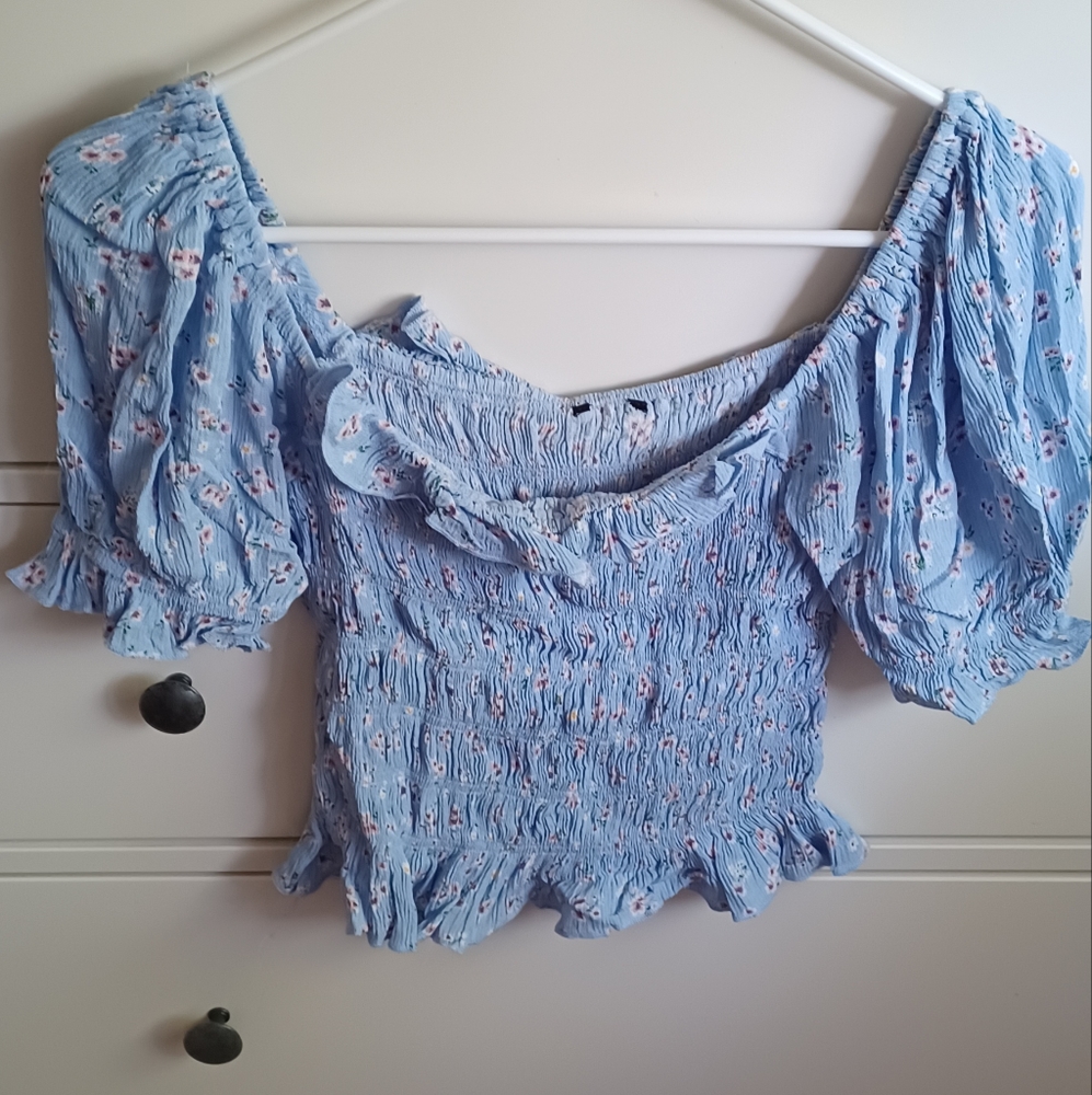 Blue floral top XS never worn